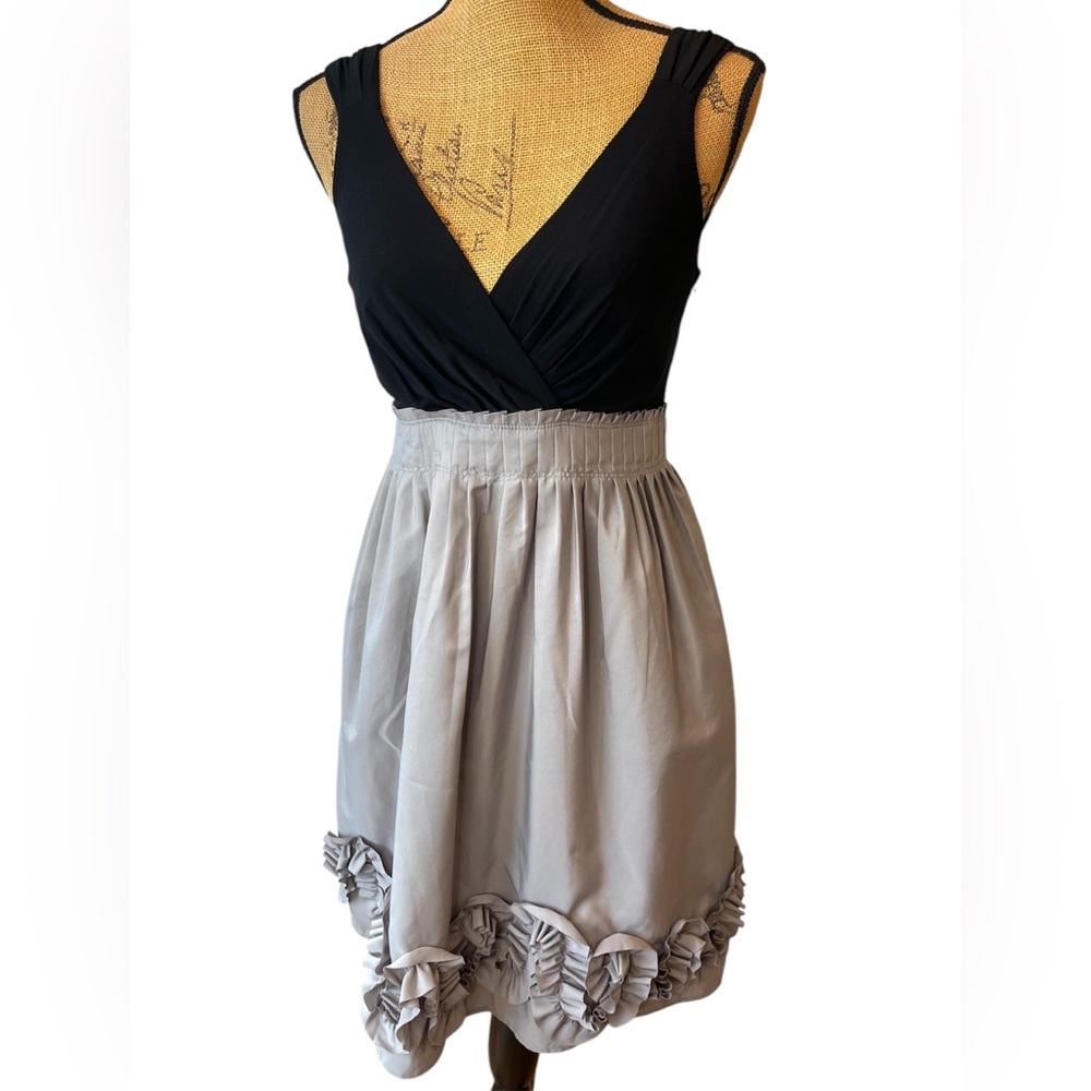 NW Collections Midi Dress Ruffle Hem Pleated Waist Detail Black Gray Size 6